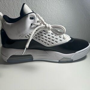 Jordan Maxin 200 Size 10
White Ice**Free shipping ***New no tags ***